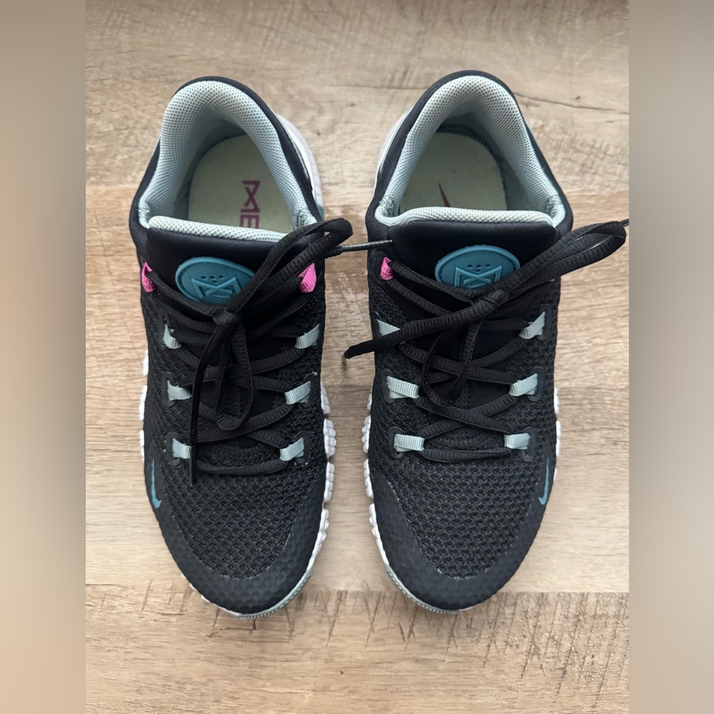 Nike Black and White Athletic Shoes - Picture 4 of 5